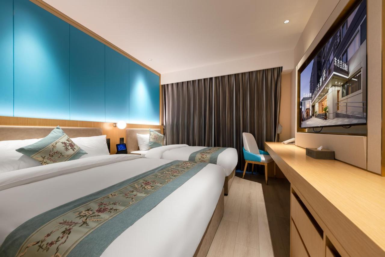 East Sacred Hotel--Very Near Beijing Tiananmen Square ,The Forbidden City,The Temple Of Heaven ,3 Minutes' Walk To Wangfujing Subway ,Located In The Center Of Beijing, Many Shopping Malls Around,Newly Renovated Hotel-Able To Receive Foreign Guests Exterior foto Deluxe Room