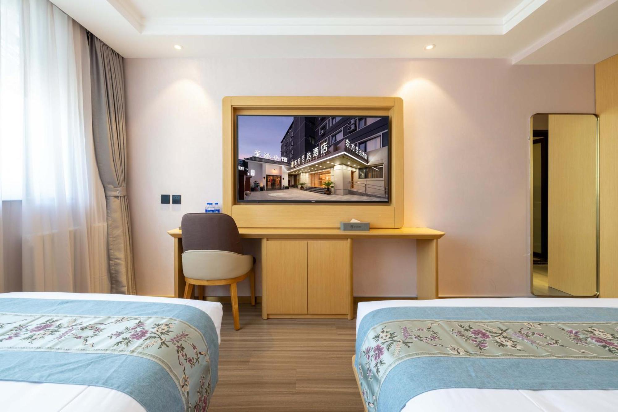 East Sacred Hotel--Very Near Beijing Tiananmen Square ,The Forbidden City,The Temple Of Heaven ,3 Minutes' Walk To Wangfujing Subway ,Located In The Center Of Beijing, Many Shopping Malls Around,Newly Renovated Hotel-Able To Receive Foreign Guests Exterior foto